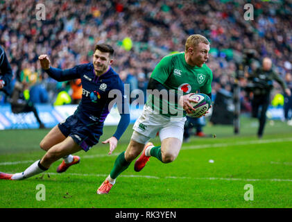 Das Stadion Murrayfield, Edinburgh, Großbritannien. 9 Feb, 2019. Guinness Rugby Six Nations Championship, Schottland gegen Irland; Keith Earls (Irland) geht auf die umgewandelten Versuch 10-19 Credit: Aktion plus Sport/Alamy leben Nachrichten Stockfoto