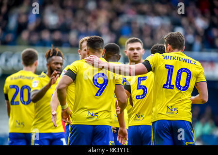 London, Großbritannien. 09 Feb, 2019. Che Adams von Birmingham City feiert sein und Birminghams zweite Hälfte erste Ziel zählen während der efl Sky Bet Championship Match zwischen den Queens Park Rangers und Birmingham City an der Loftus Road Stadium, London, England am 9. Februar 2019. Foto von Phil Hutchinson. Nur die redaktionelle Nutzung, eine Lizenz für die gewerbliche Nutzung erforderlich. Keine Verwendung in Wetten, Spiele oder einer einzelnen Verein/Liga/player Publikationen. Credit: UK Sport Pics Ltd/Alamy leben Nachrichten Stockfoto