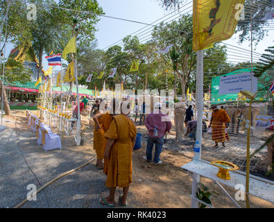 Koh Samet, Thailand. 09 Feb, 2019 während des Tages Zeremonie der Gießen von einem goldenen Buddha für die neue Kapelle im Wat Tempel - Koh Samet Koh Samet, Thailand am 9. Februar 2019. Foto von Andy Rowland. Credit: Andrew Rowland/Alamy leben Nachrichten Stockfoto