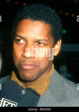 CENTURY CITY, CA - 14. Dezember: Schauspieler Denzel Washington besucht TriStar Pictures' "Philadelphia" Premiere am 14. Dezember 1993 im Cineplex Odeon Century Plaza Kinos in Century City, Kalifornien. Foto von Barry King/Alamy Stock Foto Stockfoto