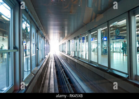 FRANKFURT, Deutschland - 13 März 2016: Blick auf den Frankfurter Flughafen. Frankfurt Airport ist ein internationaler Flughafen in Frankfurt und die Großen entfernt Stockfoto