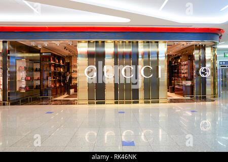 DUBAI, VAE - April 08, 2016: Innerhalb des Dubai International Airport. Der internationale Flughafen Dubai ist die primäre Flughafen Dubai, Vereinigte Arabische Emir Stockfoto