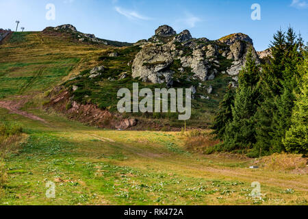 Straße auf die Spitze des Babin zub (des Grandmather Zahn), der die schönsten Gipfel des Stara Planina (Balkan-gebirge) in Serbien Stockfoto