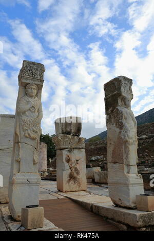 Die herakles Tor in die antike Stadt Ephesus wurde im 4. Jahrhundert v. Chr. erbaut und ist nur ein Gateway zu den Ratsherren der Stadt. Im 2. vorchristlichen Jahrhundert. Stockfoto