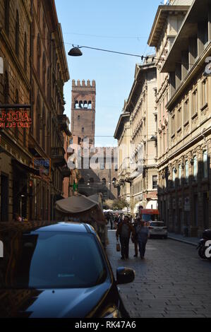 Palazzo De Enzo gesehen von Caprarie Straße in Bologna. Reisen, Urlaub, Architektur. 31. März 2015. Bologna, Emilia Romagna, Italien. Stockfoto