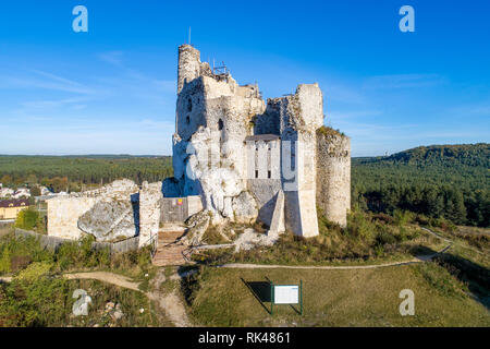 Die Ruinen der mittelalterlichen Burg in Mirow, Schlesien, Polen, im 14. Jahrhundert erbaut. Eine der Hochburgen namens Adler Nester in polnischen Jurassic Highland in Sile Stockfoto