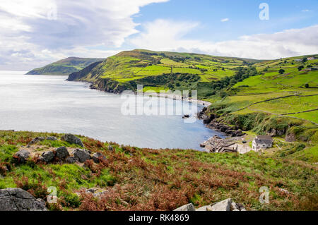 Nordküste, eine Bucht und einen kleinen Hafen in County Antrim, Nordirland, Großbritannien, der Blick von Torr Head, Ballycastle Stockfoto