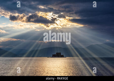 Bourtzi Schloss in Nafplio bei Sonnenuntergang, Griechenland Stockfoto
