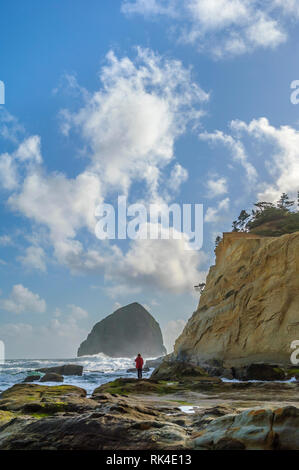 Haystack Rock am Cape Kiwanda; Pacific City, Oregon Küste. Stockfoto