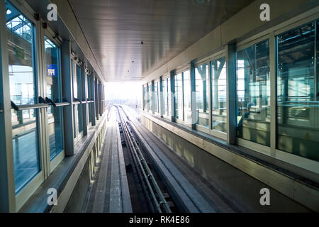 FRANKFURT, Deutschland - 13 März 2016: Blick auf den Frankfurter Flughafen. Frankfurt Airport ist ein internationaler Flughafen in Frankfurt und die Großen entfernt Stockfoto