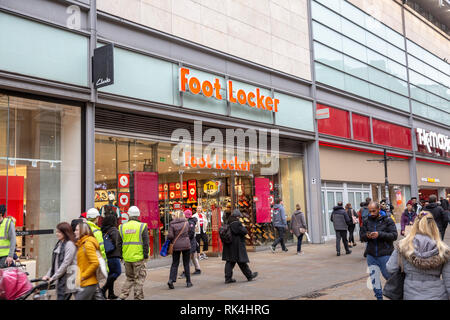 Footlocker Store im Stadtzentrum von Manchester Verkauf von Sportschuhen und Sportbekleidung, Manchester, England Stockfoto