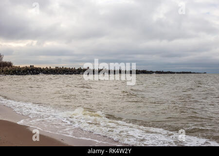 Mole aus riesigen konische Form Stein in Liepaja, Lettland Stockfoto