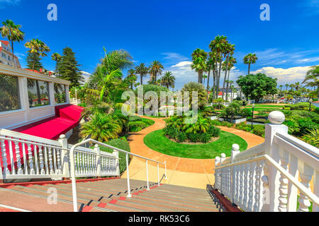 San Diego, Kalifornien, Vereinigte Staaten - 1 August 2018: Blick von der oberen Treppe Eingang zum Hotel del Coronado, einem historischen Strandpromenade zu Stockfoto