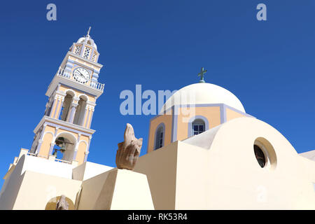 Die katholische Kirche von Saint Stylianos in Thira auf Santorini, Kykladen, Griechenland Stockfoto