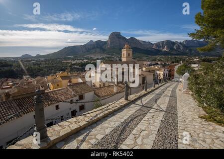 Das Dorf Polop auf die Berge des in Alicante, Spanien. Stockfoto