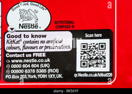 Kitkat QR-Code hier ein Scan auf Pack von kitkats - gut zu wissen KitKat keine künstlichen Farben, Aromen oder Konservierungsstoffe enthält. Stockfoto