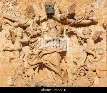 PALMA DE MALLORCA, SPANIEN - 27. Januar 2019: Die Statue der Unbefleckten Empfängnis auf das barocke Portal der Kirche Iglesia de San Francisco von Pere Horr Stockfoto