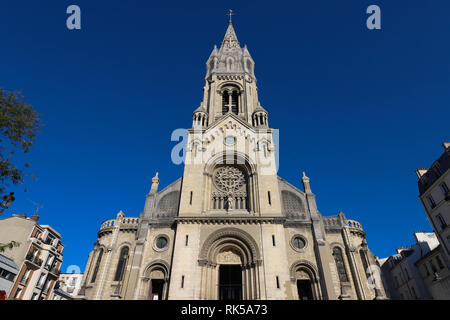 Die Kirche unserer Lieben Frau vom Heiligen Kreuz von Menilmontant ist eine römisch-katholische Pfarrkirche auf Menilmontant, im 20th Arrondissement in Stockfoto