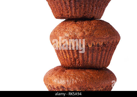 Eine chocolate Muffin mit dunklen Test auf einem weißen Hintergrund. Stockfoto
