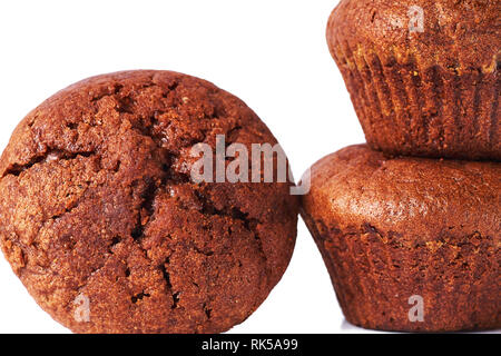 Eine chocolate Muffin mit dunklen Test auf einem weißen Hintergrund. Stockfoto