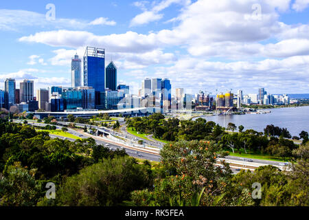 Perth CBD von King's Park, WA, Australien gesehen Stockfoto