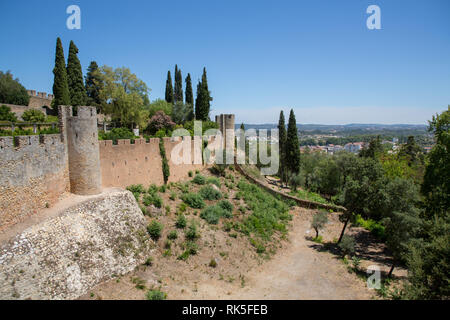 Blick auf das Kloster von Christus (16. Jahrhundert) und Templer Festung (12. Jahrhundert) in Tomar, Portugal Stockfoto