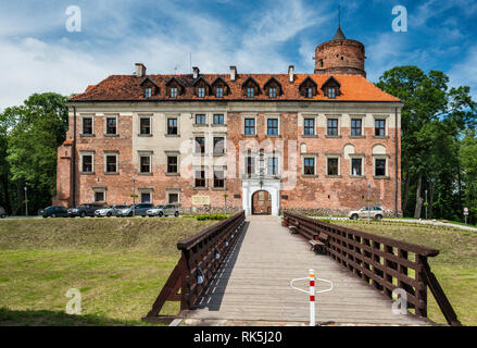 Schloss von Gnesen Erzbischöfe, im 14. Jahrhundert errichtet, im gotischen Stil, jetzt Hotel in einem Kurort Uniejow, Polen Stockfoto