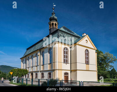 Kirche der Heiligen Dreifaltigkeit in Podgorzyn in der Nähe von Jelenia Gora, Niederschlesien, Polen Stockfoto