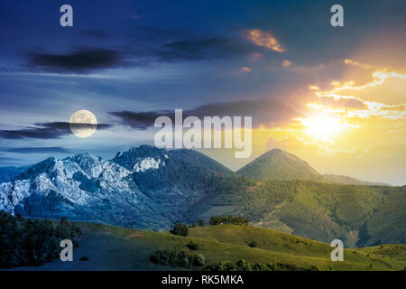 Tag und Nacht Zeit ändern Konzept über Berge mit Felsformationen., grünen Wiesen, bewaldete Hügel und riesige Klippen. Wunderbare Natur Landschaft. bea Stockfoto