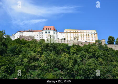 Passau, Deutschland - Blick auf die Veste Oberhaus in der historischen Stadt Passau, Bayern, Deutschland Stockfoto