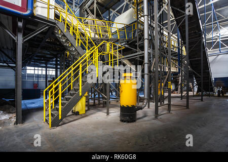 Moderne Abfallrecycling Verarbeitungsbetrieb. Separate Garbage Collection. Recycling und Lagerung von Abfällen für die weitere Entsorgung. Stockfoto