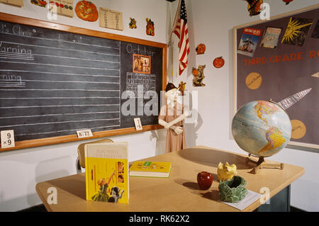 Replik der Schule Klassenzimmer in einem Museum, USA Stockfoto