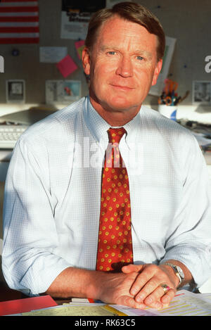 Im mittleren Alter Vorstand stellt für Kamera, USA Stockfoto