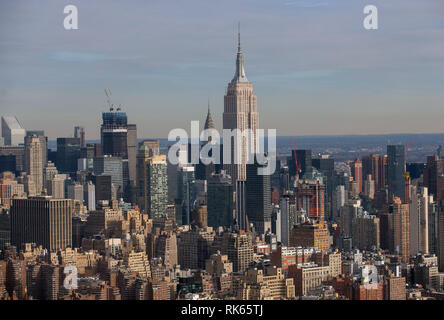 Luftaufnahme des Empire State Building, Chrysler Building und Midtown Manhattan, NY, USA, allgemeine Ansicht GV Stockfoto