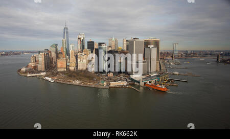Luftaufnahme der Financial District und Downtown Manhattan, NY, USA, allgemeine Ansicht GV Stockfoto