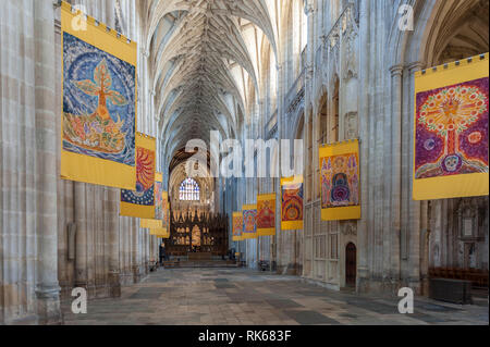 Innenraum der Kathedrale von Winchester, Hampshire, England. Das langhaus nach Osten in Richtung der Chor. Das Kirchenschiff ist die längste in Europa. Stockfoto