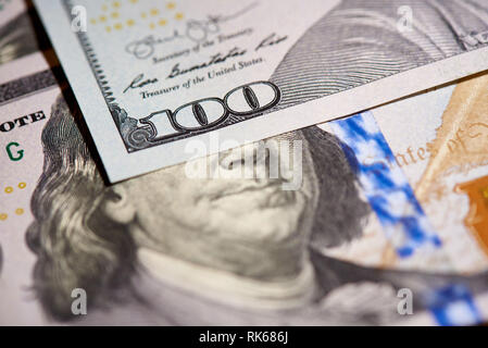 Makro der amerikanischen Papier Geld im Wert von 100 Dollar, die neue amerikanische Rechnung. Stockfoto