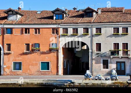 Venedig, Italien. Klassische Venedig mit den typischen Bauten und farbenfrohen Windows Stockfoto