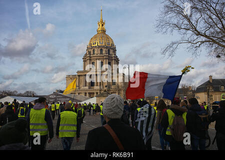 Paris, Frankreich. 09 Feb, 2019. Die Demonstranten sind zu Fuß durch symbolische Orte rund um die Innenstadt von Paris, wie hier, an Invalides. Credit: Roger Ankri/Alamy leben Nachrichten Stockfoto