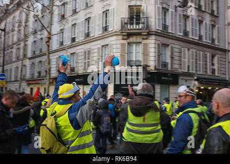 Paris, Frankreich. 09 Feb, 2019. 2 Gruppen sind Schmelzen in ein grösseres. Credit: Roger Ankri/Alamy leben Nachrichten Stockfoto