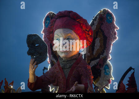 Foto Iacopo Giannini/LaPresse 09-02-2019 Viareggio (Lucca) ItaliacronacaHa avuto Inizio sul Lungomare Di Viareggio la 146 edizione del famoso Carnevale, un-occhio particolare alle tematiche delle Donne. Tra le Karikatur pi&#xf9; celebri che si trovano sui Grandi carri mascherati troviamo, Frida Kahlo, Conte, Salvini, Di Maio e soprattutto Trump Nella Foto: Le immagini della manifestazione Stockfoto