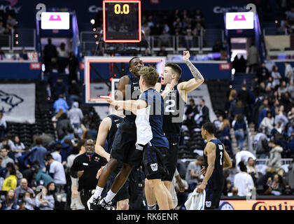 Washington, District of Columbia, USA. 9 Feb, 2019. Butler Bulldogs Spieler feiern gegen die Georgetown Hoyas bei Capital eine Arena gewinnen. Credit: Terrence Williams/ZUMA Draht/Alamy leben Nachrichten Stockfoto