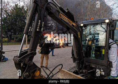 Paris, Frankreich. 09 Feb, 2019. Gelb Demonstration für das 13. mal in der Straße, das am 9. Februar 2019 in Paris, Frankreich. Quelle: Bernard Menigault/Alamy leben Nachrichten Stockfoto