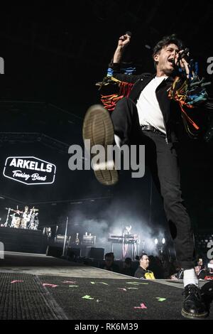 Calgary, Alberta, Kanada. 9 Feb, 2019. Max Kerman der Band Arkells führt während der Rallye Arkells Schrei Tour in Calgary, Alberta. Credit: Baden Roth/ZUMA Draht/Alamy leben Nachrichten Stockfoto