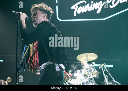 Calgary, Alberta, Kanada. 9 Feb, 2019. Max Kerman der Band Arkells führt während der Rallye Arkells Schrei Tour in Calgary, Alberta. Credit: Baden Roth/ZUMA Draht/Alamy leben Nachrichten Stockfoto