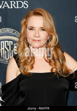 Kalifornien, USA. 10. Feb 2019. Kalifornien, USA. 10. Feb 2019. Schauspielerin Lea Thompson stellt auf der 33. jährlichen ASC Awards und der amerikanischen Gesellschaft der Kameraleute 100-jähriges Bestehen Feier am Ray Dolby Ballroom am Hollywood & Highland, Samstag, 9. Februar 2019 in Hollywood, Kalifornien. Foto von Danny Moloshok/Moloshok Fotografie, Inc./imageSPACE/MediaPunch Credit: MediaPunch Inc/Alamy Live News Credit: MediaPunch Inc/Alamy leben Nachrichten Stockfoto
