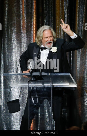 Kalifornien, USA. 10. Feb 2019. Kalifornien, USA. 10. Feb 2019. ASC der Gouverneure Award honoree Jeff Bridges nimmt seine Award auf der 33. jährlichen ASC Awards und der amerikanischen Gesellschaft der Kameraleute 100-jähriges Bestehen Feier am Ray Dolby Ballroom am Hollywood & Highland, Samstag, 9. Februar 2019 in Hollywood, Kalifornien. Foto von Danny Moloshok/Moloshok Fotografie, Inc./imageSPACE/MediaPunch Credit: MediaPunch Inc/Alamy Live News Credit: MediaPunch Inc/Alamy leben Nachrichten Stockfoto