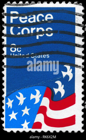 USA - ca. 1971: einen Stempel in den USA gedruckten zeigt das Peace Corps, Plakat, von David Schlacht, ca. 1971 Stockfoto