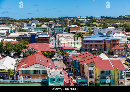 ANTIGUA, WEST INDIES - 1. März 2018: Die Wirtschaft in Antigua ist fast ausschließlich vom Tourismus. Es ist eine große Kreuzfahrt Reiseziel, Resort Lage ein Stockfoto