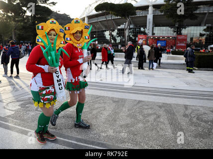 Wales Fans vor dem Guinness sechs Nationen Match im Stadio Olimpico, Rom. Stockfoto